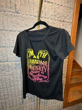 633 Unbranded Country Music T-Shirt Size M Black Tennessee